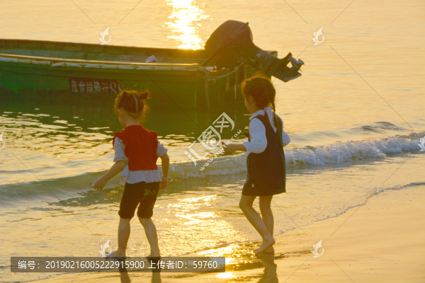 海浪沙灘小孩