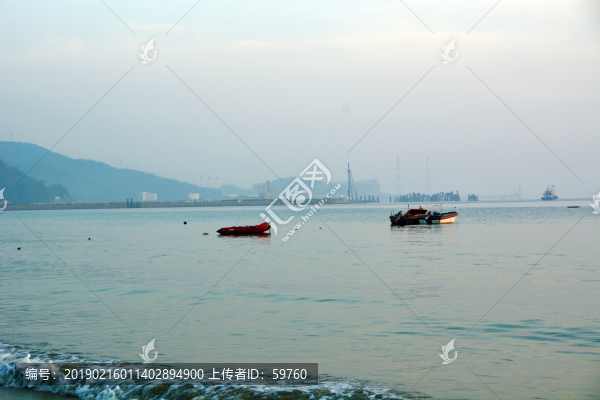 海邊黃昏船只
