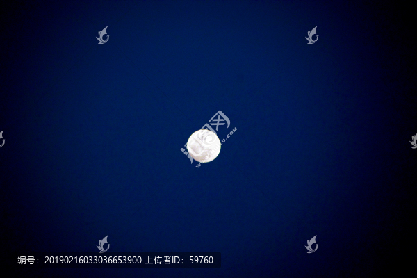 天空?qǐng)A月