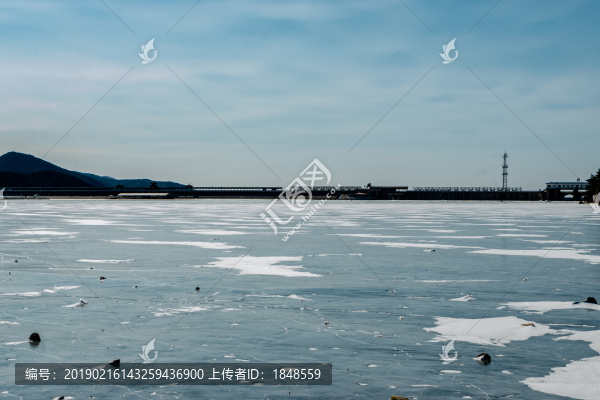 冰雪湖泊