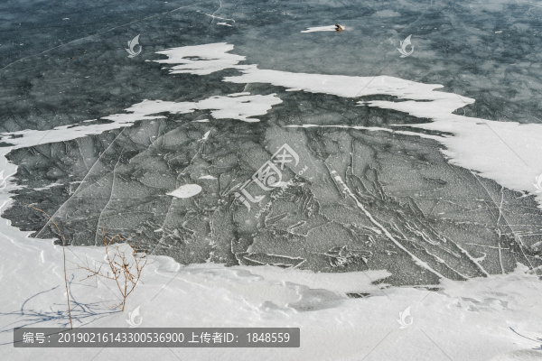 冰雪湖泊