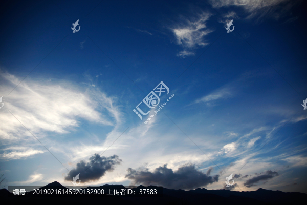 藍(lán)天白云
