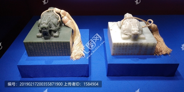 青玉蛟龍鈕印