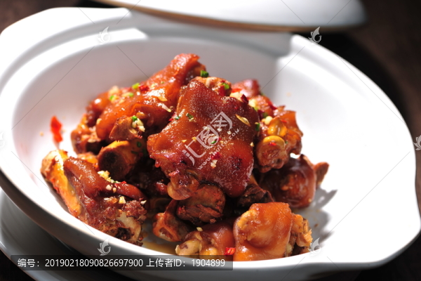 鹵味豬腳