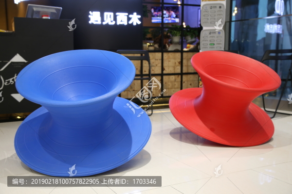 商場創(chuàng)意時(shí)尚座椅