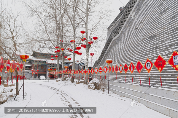 古城街道雪景