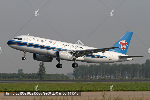 飛機(jī)起飛中國南方航空
