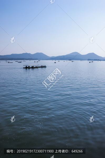 西湖泛舟