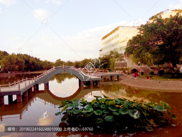 攀枝花學院湖畔風景