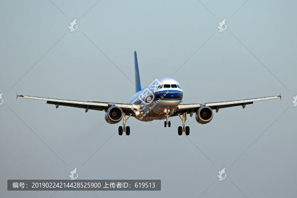 中國南方航空公司飛機降落