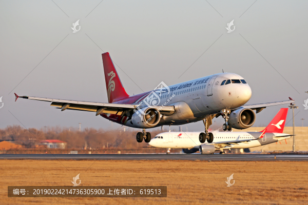 深圳航空公司飛機(jī)落地