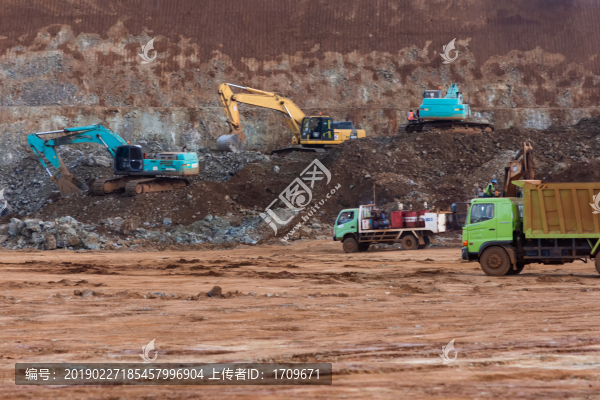 采礦場工程機(jī)械車輛