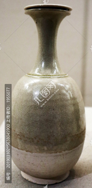 三彩素胎長(zhǎng)頸瓶