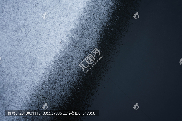 湖里的雪