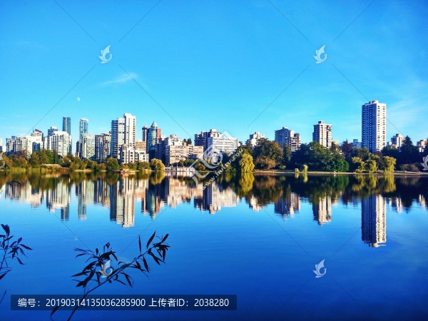 城市倒影