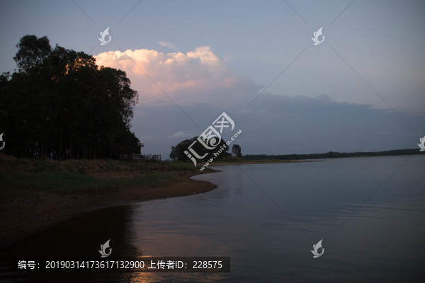 湖水