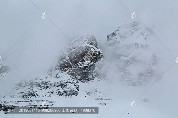 云中雪峰