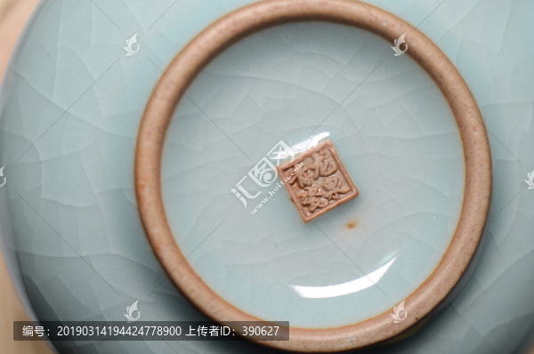 哥窯豆青花冰裂紋