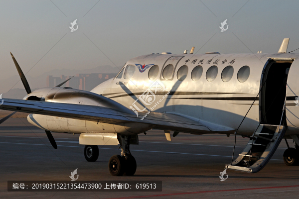 校飛中心校驗飛行飛機