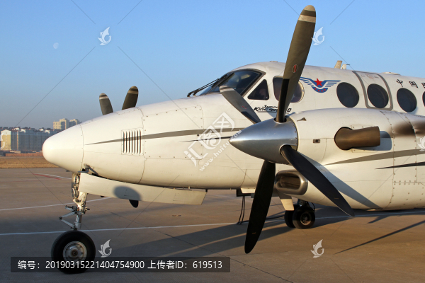 校飛中心校驗飛行飛機