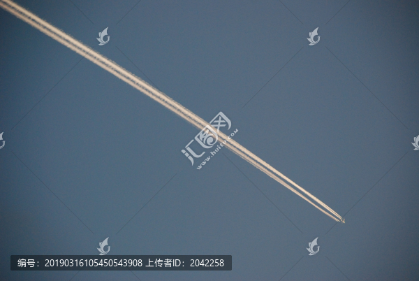 天空和飛機