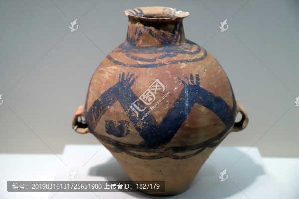 變形蛙紋彩陶壺