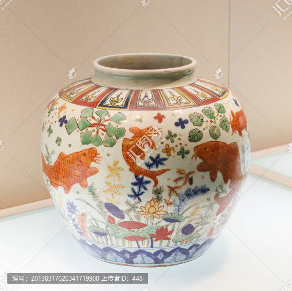 明嘉靖五彩魚藻紋罐
