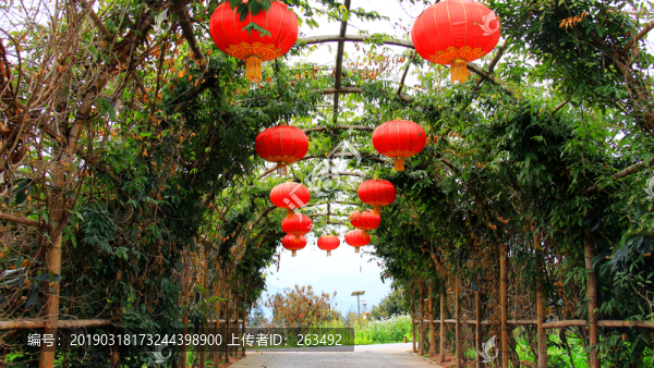 拱形綠化燈籠通道