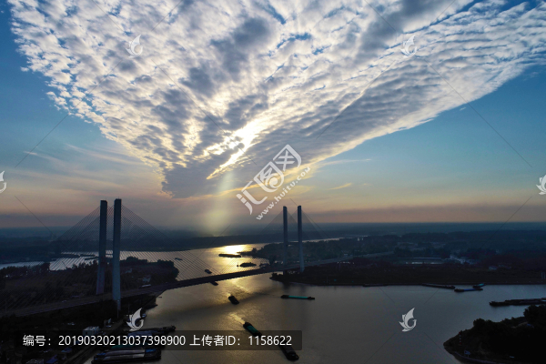 江蘇淮安大運(yùn)河上的橋