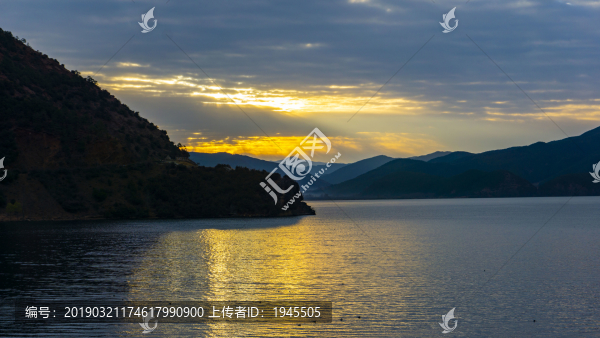 瀘沽湖日出