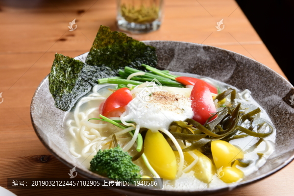 海苔雞蛋面