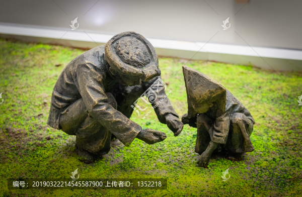 壯族農(nóng)民生活雕塑