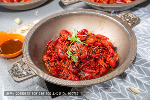 十三香小龍蝦