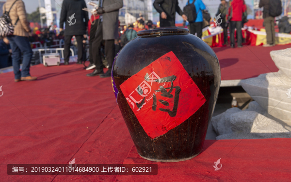 酒壇子