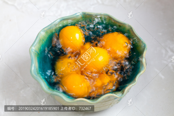 水中的橙子