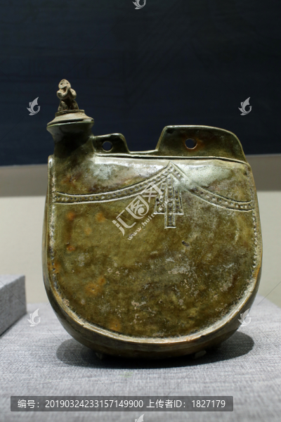 醬釉猴紐蓋雞冠壺