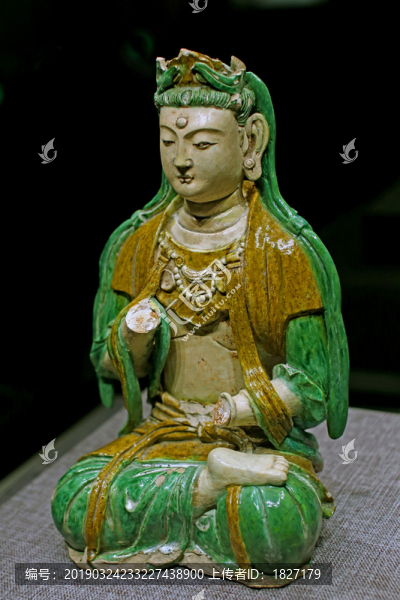 龍泉務(wù)窯三彩菩薩像