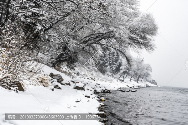 吉林市松花湖春分時節(jié)雪花飛揚