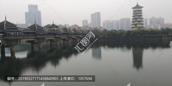 湖南民俗村的風(fēng)雨橋與瀟湘閣