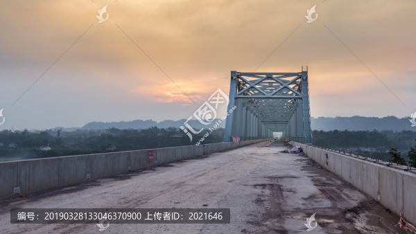 成貴高鐵岷江特大橋建設(shè)中