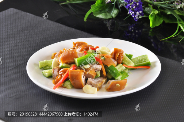 青瓜拌豬手