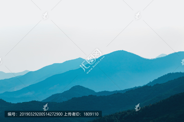 山巒剪影
