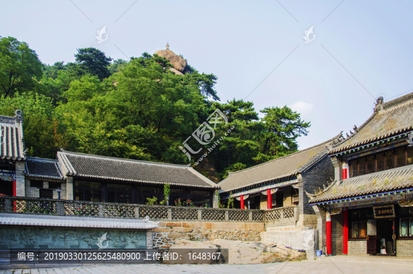 千山中會(huì)寺寺院一角與凈瓶峰