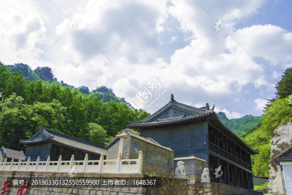 千山中會寺毗盧殿建筑與滿天彩云