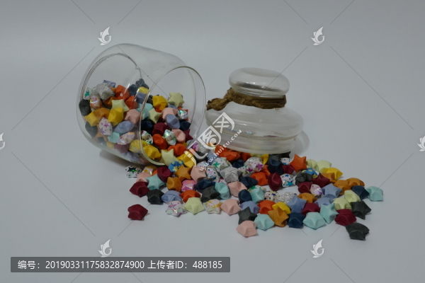 折紙星星與玻璃瓶