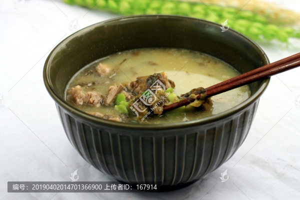 酸菜蠶豆燉排骨