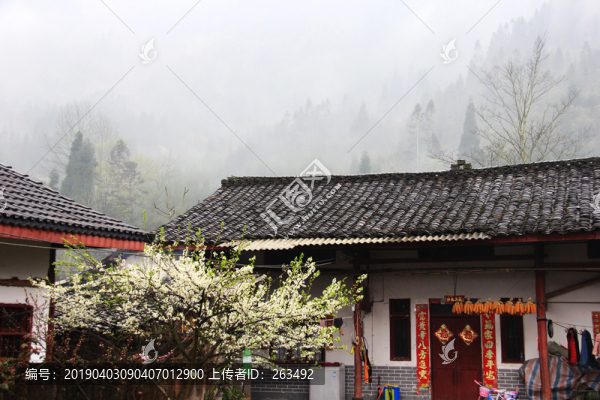 水墨鄉(xiāng)村農家