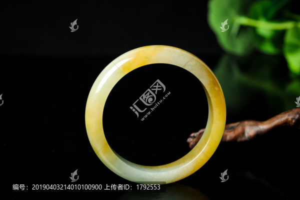 頂級(jí)三彩翡翠手鐲