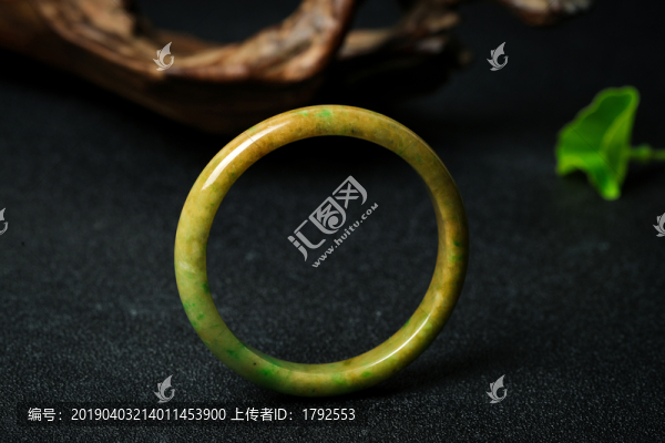 頂級(jí)三彩翡翠手鐲
