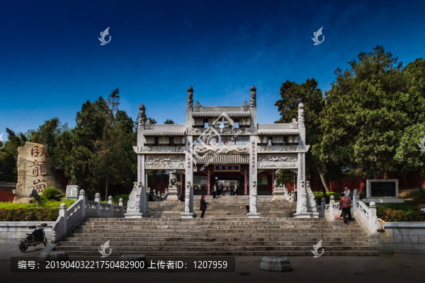 南陽(yáng)臥龍崗
